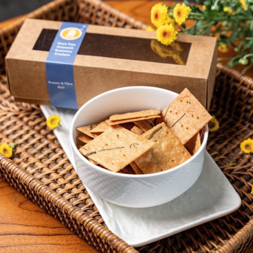 Grain Free Crackers – Amaranth & Rosemary Crispy grain-free crackers made with amaranth and rosemary – a healthy and flavorful snack